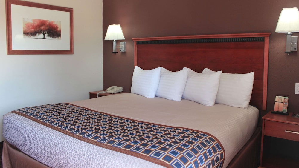 Travel Inn By OYO Omaha 9/22