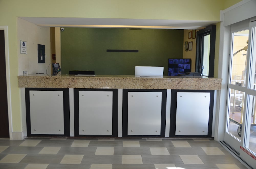 EAGLES NEST INN(FORMERLY LA QUINTA INN STATESBORO) — foto 2