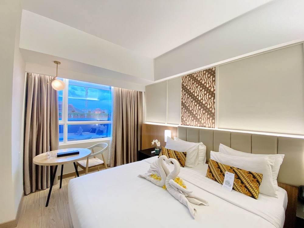Ambassador, Queen Bed