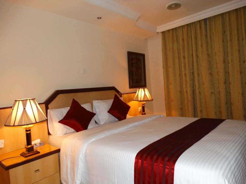 Mayfair Hotel 20/62