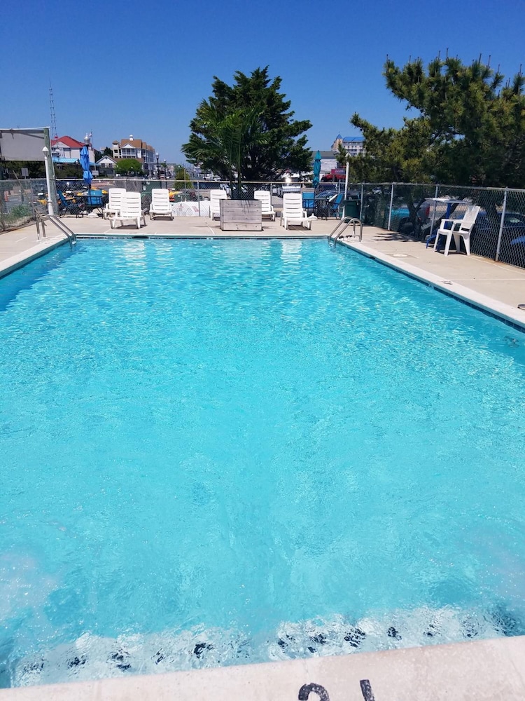 Oceanic Motel 18/46