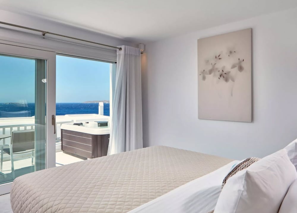 SUITE, OUTDOOR JETTED TUB