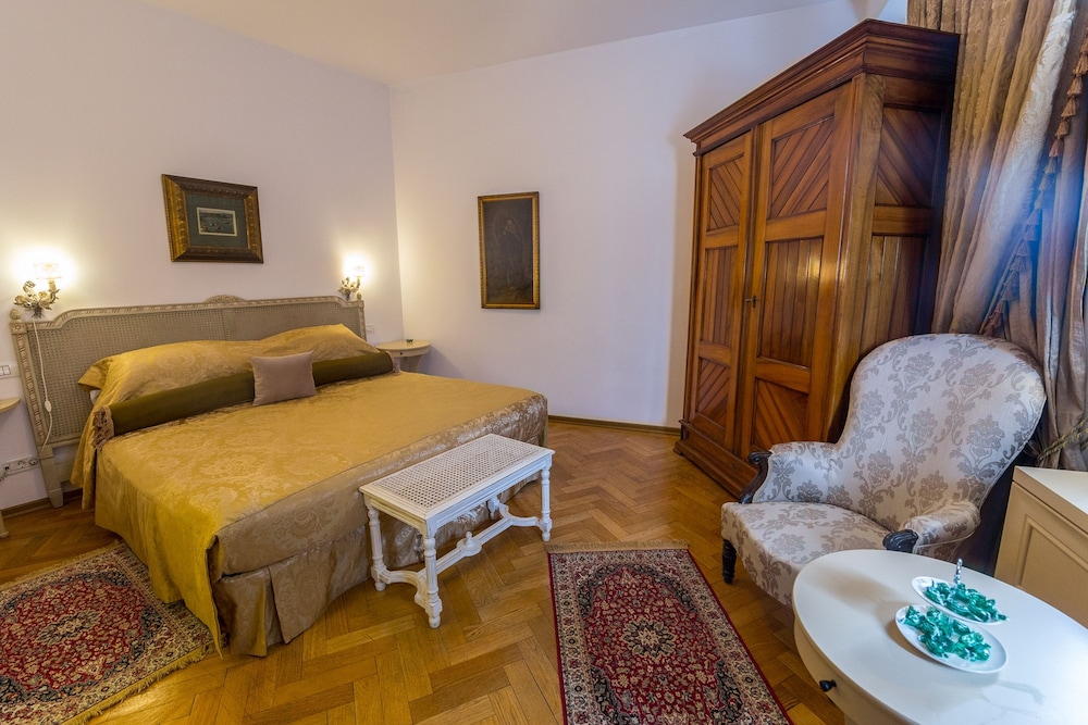 Grand Boutique Hotel 54/77