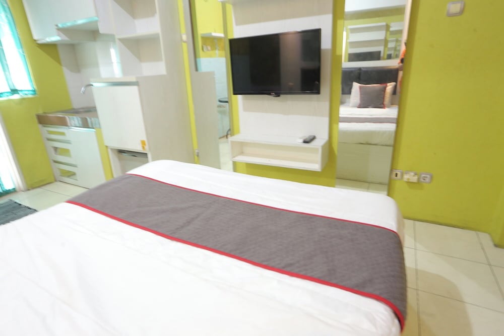 OYO 498 Green Lake View Ciputat 35/65