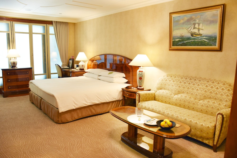 SUPERIOR, SUITE, KING BED