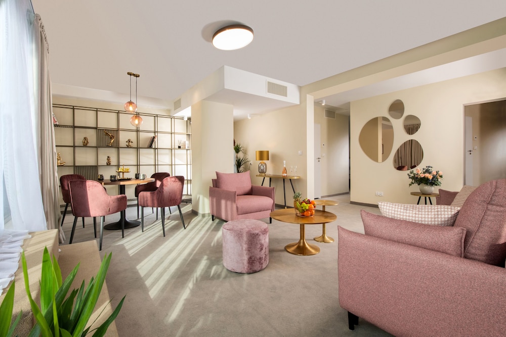 Xerion Hotel 25/50