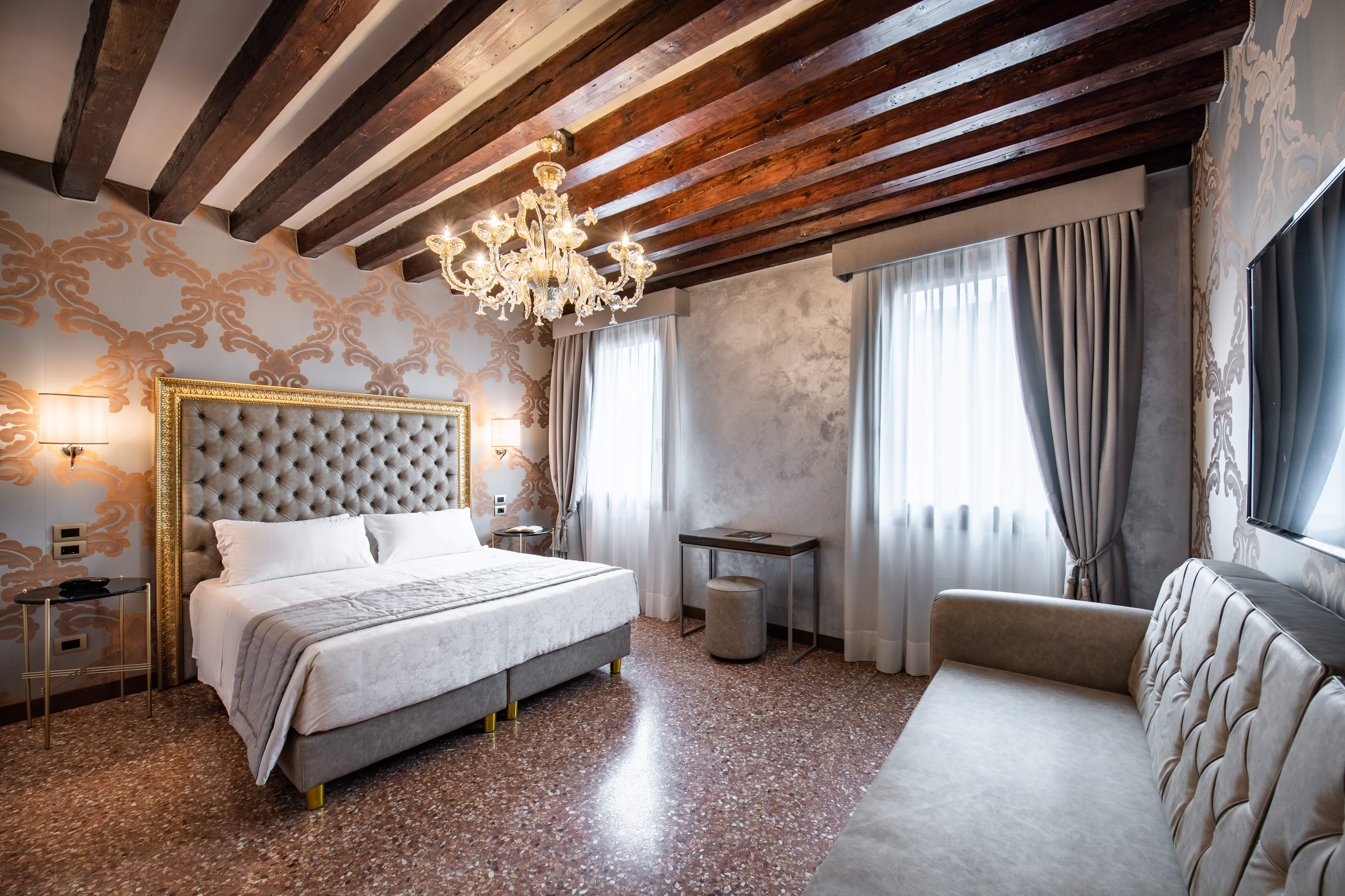DELUXE, DOUBLE BED, CANAL VIEW