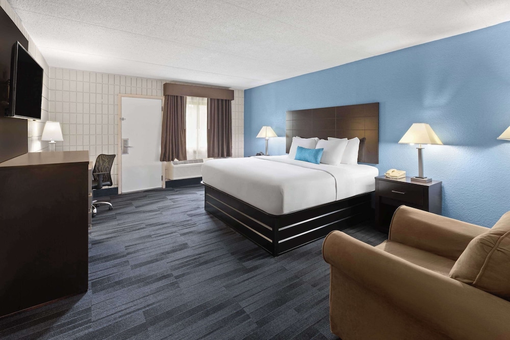 Room, King Bed, Pool Side