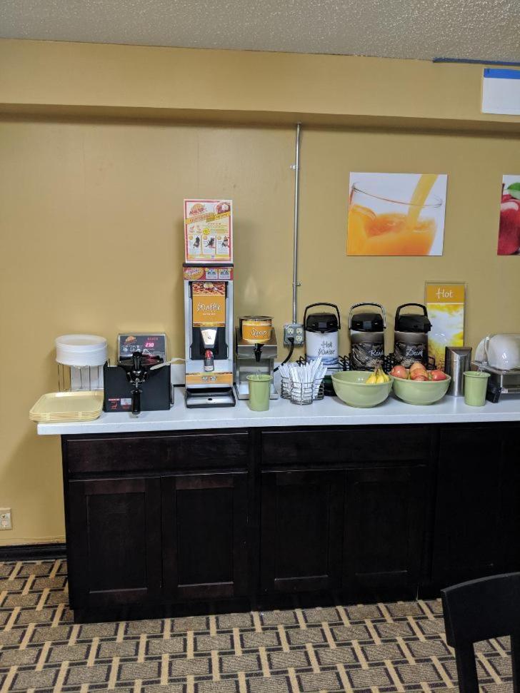 Quality Inn Vincennes 8/27