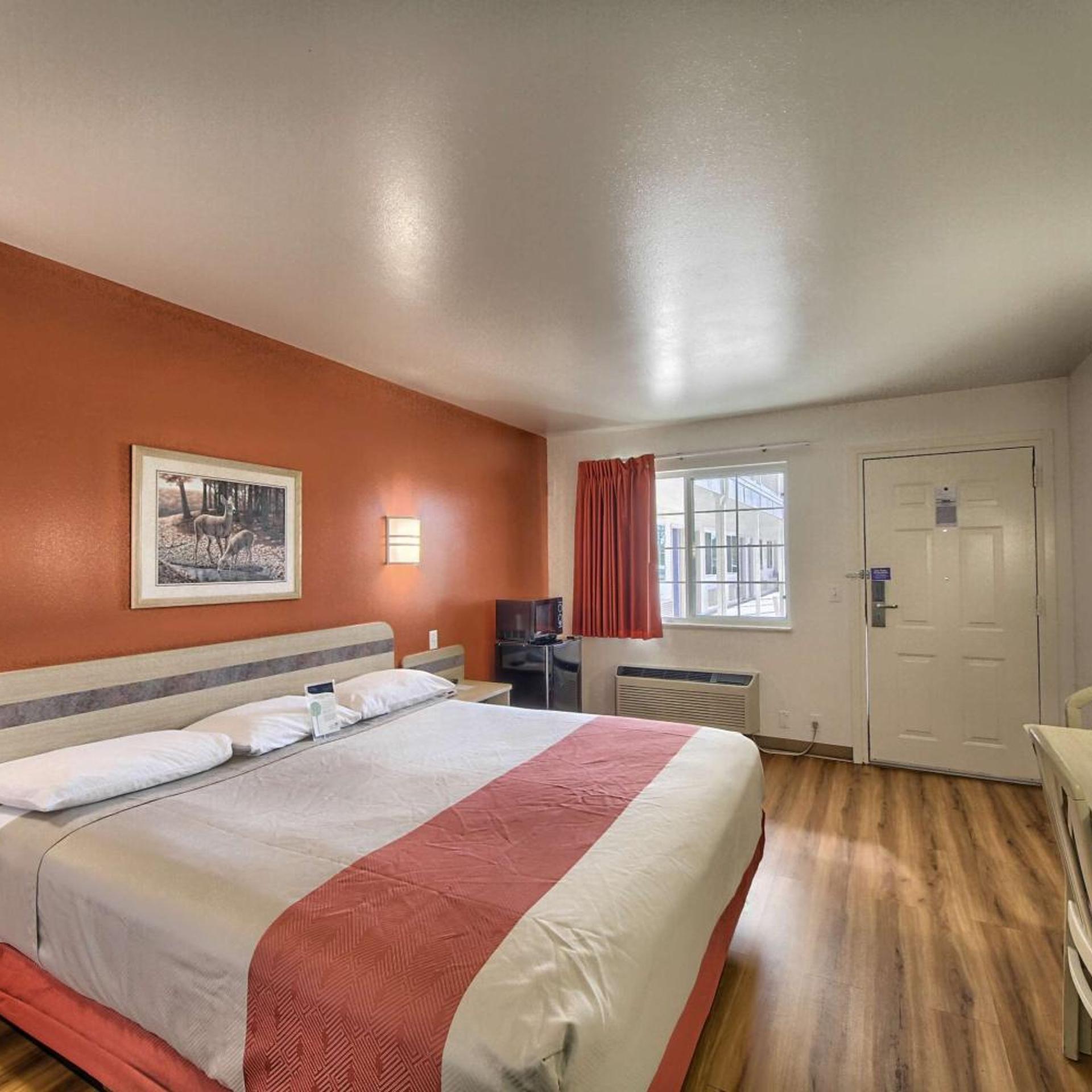 1 King Bed - Mobility Accessible Tub, Nsmk