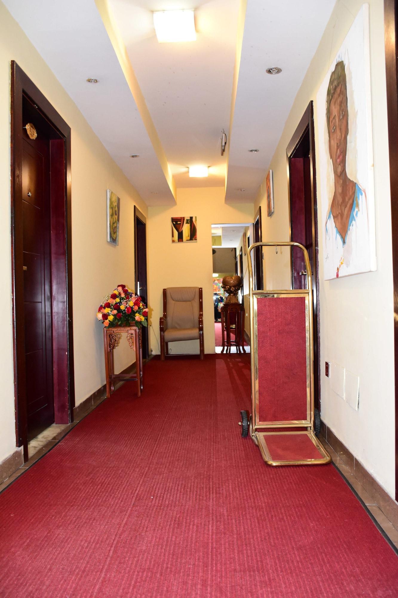 Trinity Hotel 5/43
