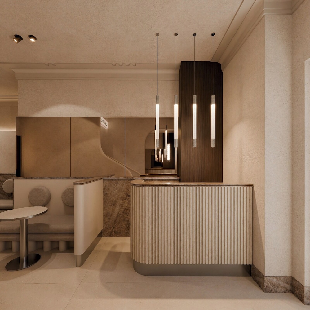 Modern Waikiki Hotel 7/50