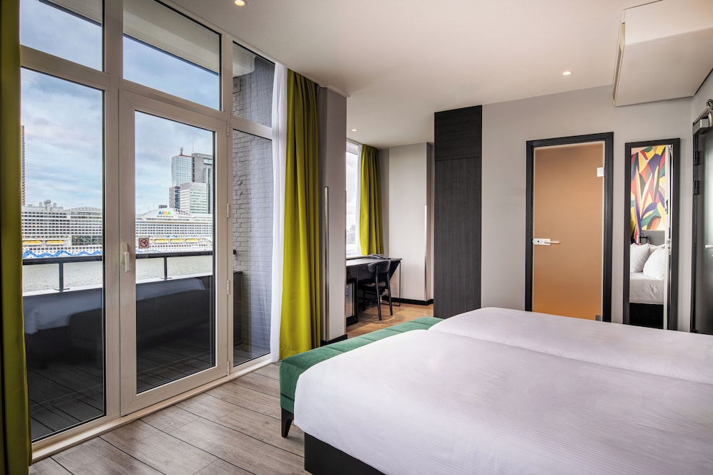 Superior, Double Bed, Balcony 3/7