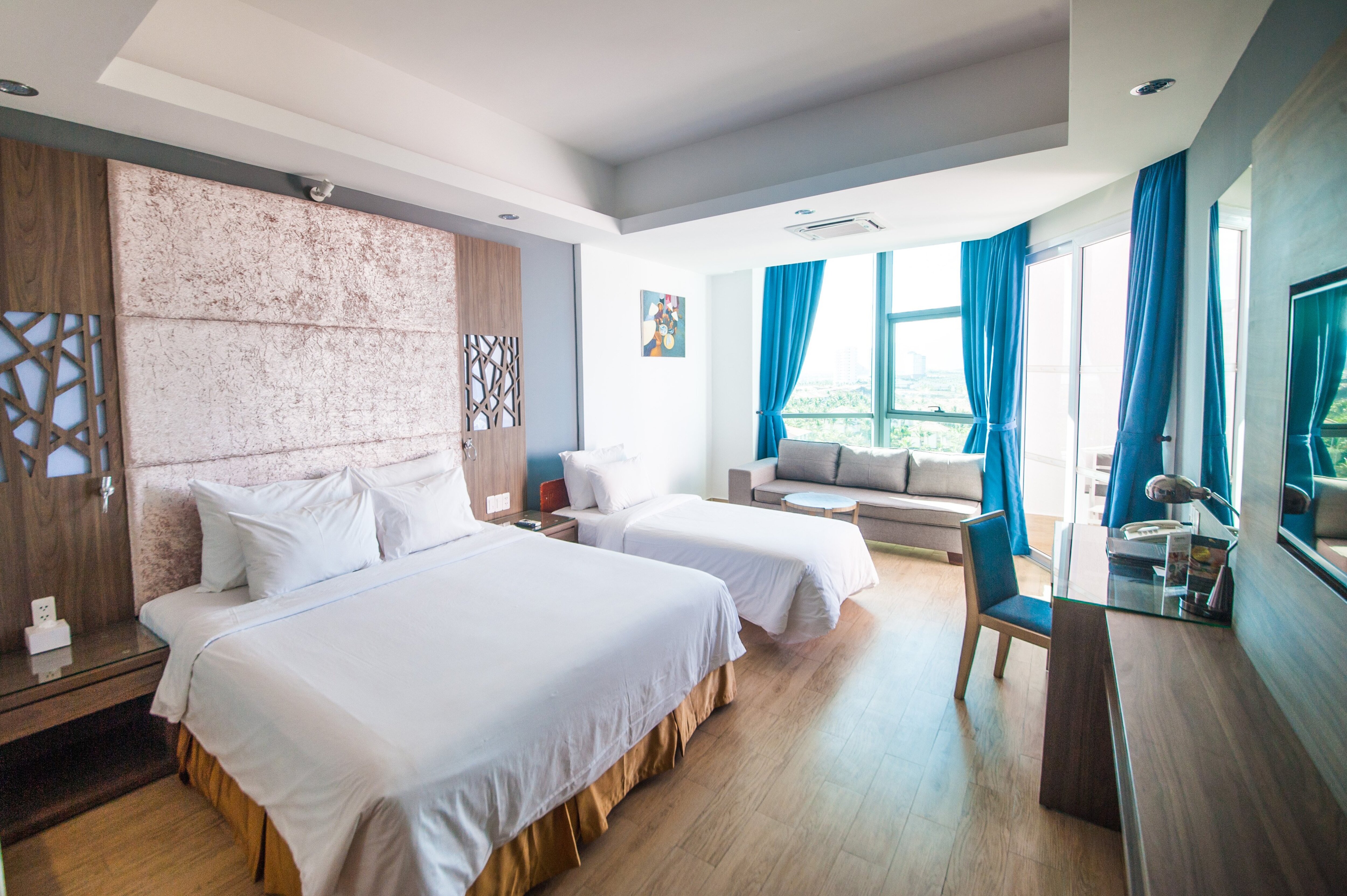Deluxe Sea View Triple