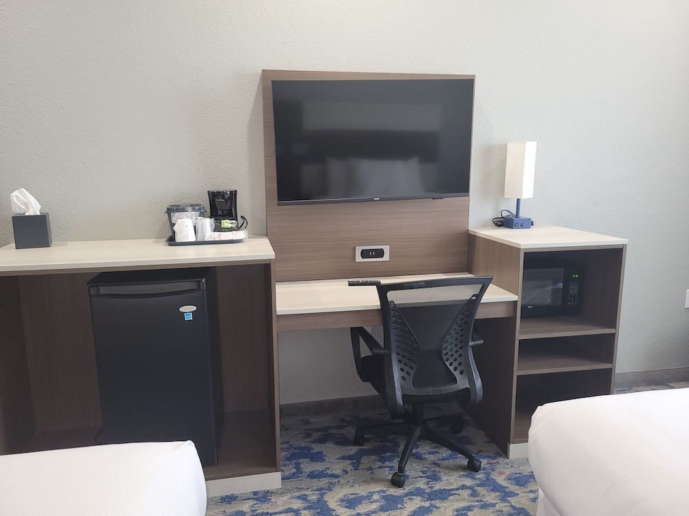 Baymont by Wyndham Carlsbad NM 33/47
