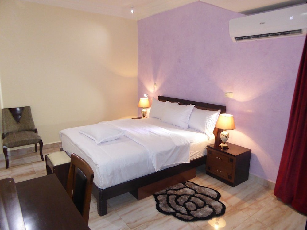 Safyad Hotel 10/40