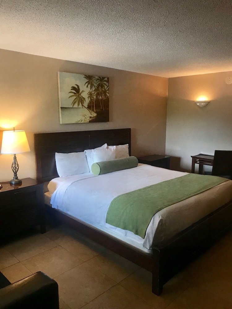 Tahitian Inn Spa 15/64