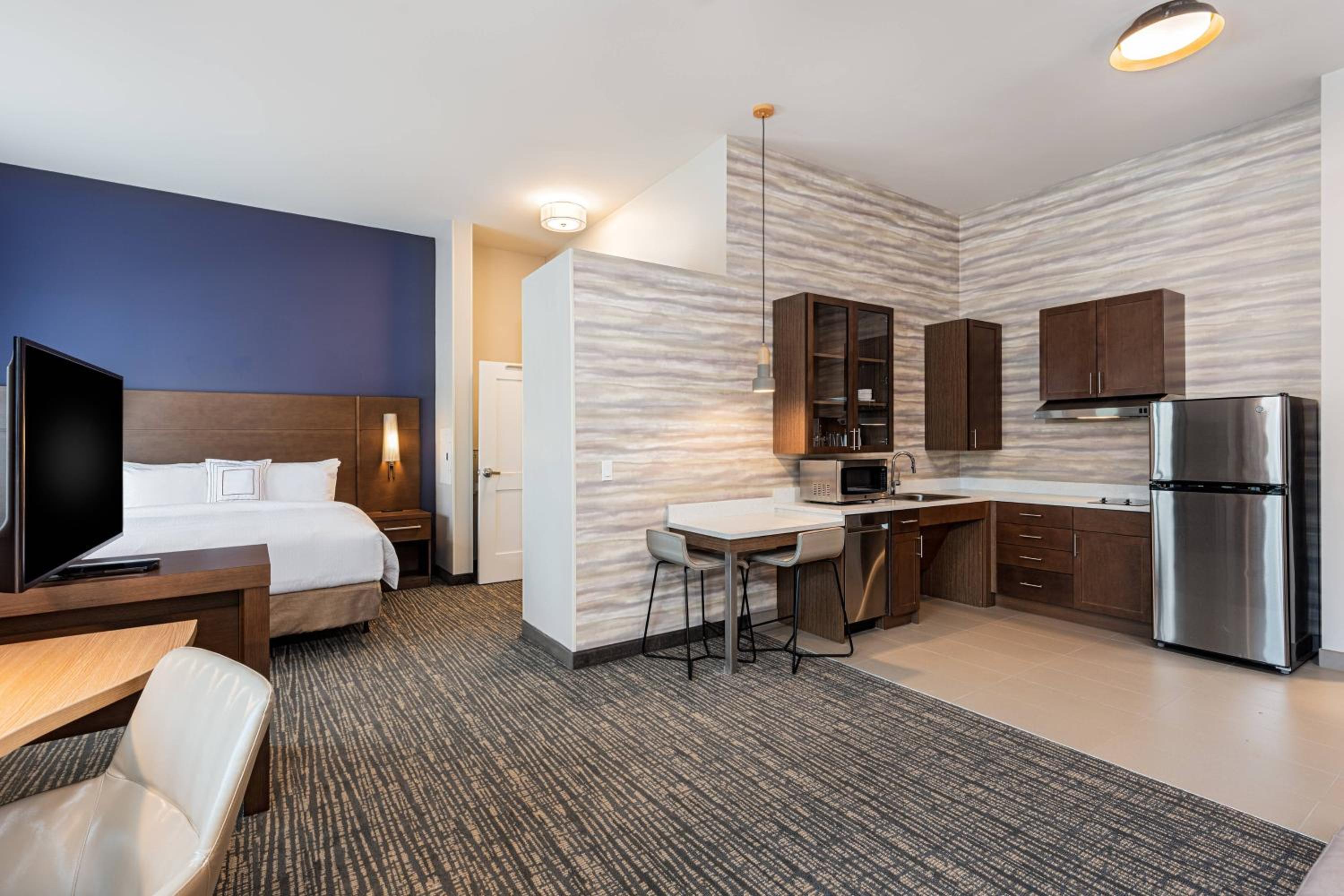 Studio, King Bed, City View, Sofa