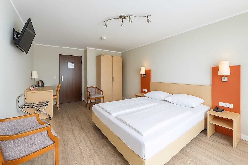 ROOM, TWIN BEDS