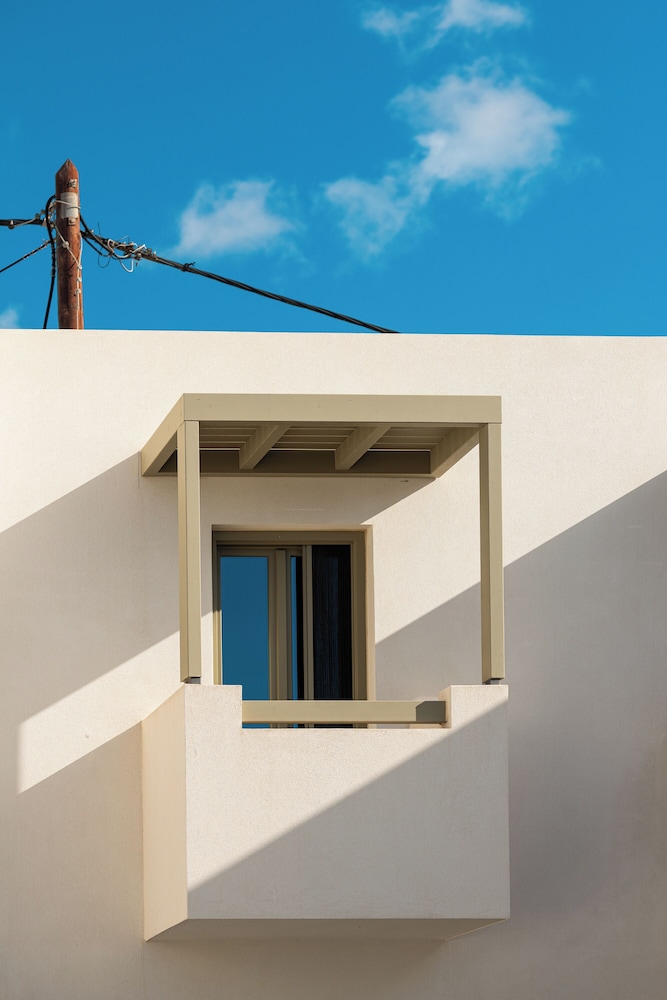Mazee New Age Hotel in PAROS