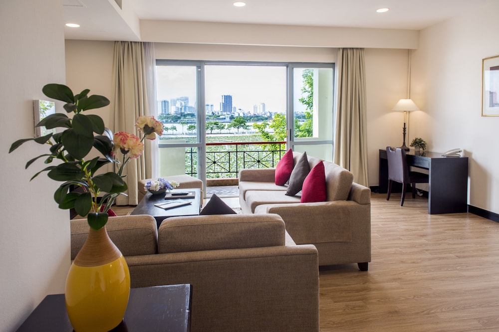 Diamond Westlake Suites 19/50