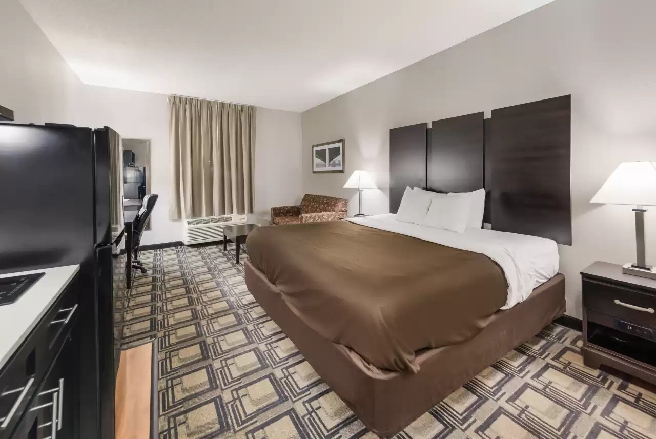 Efficiency, King Bed, Smoking