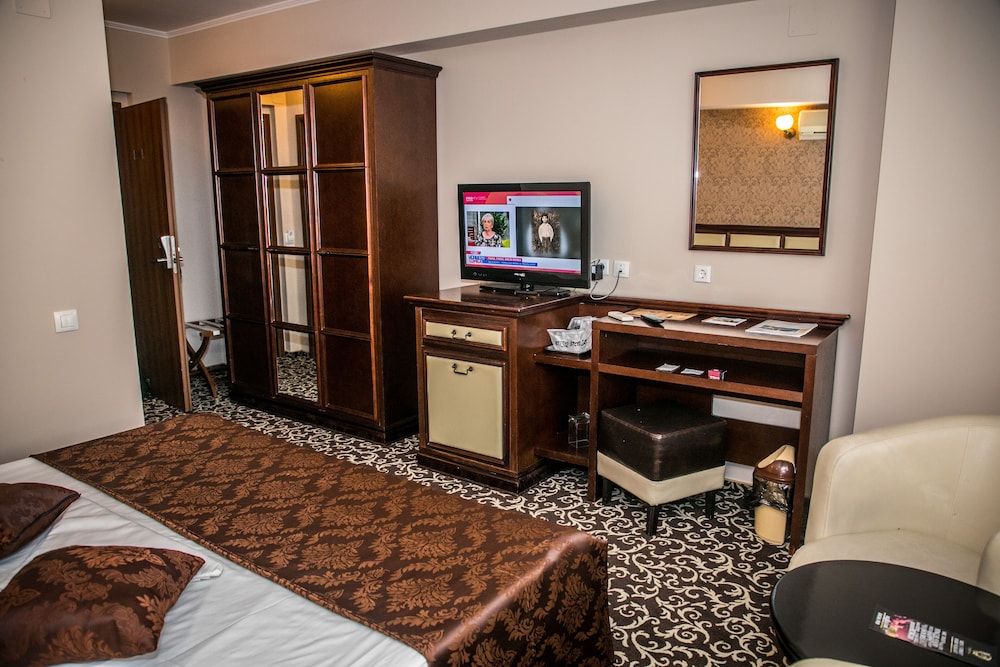 Hotel Megalos 38/40