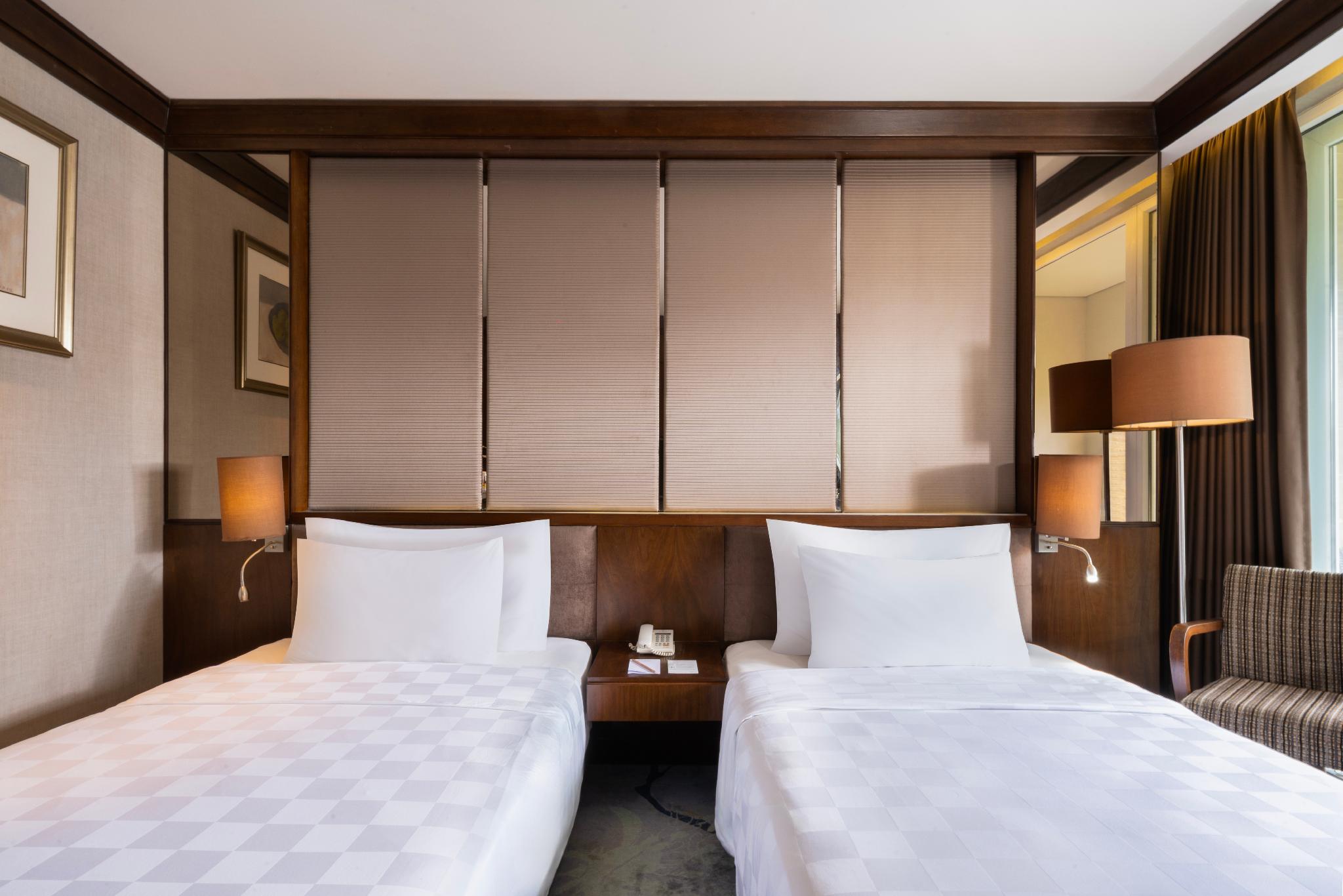 Guest Room, Deluxe, Twin Beds, Pool Terrace