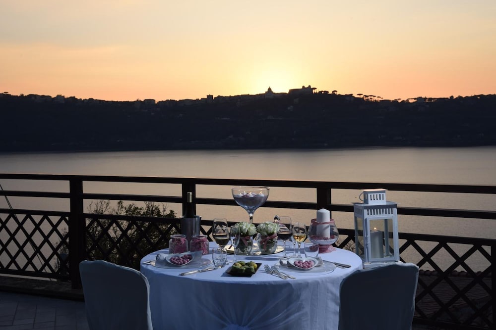Hotel Villa Degli Angeli 54/57