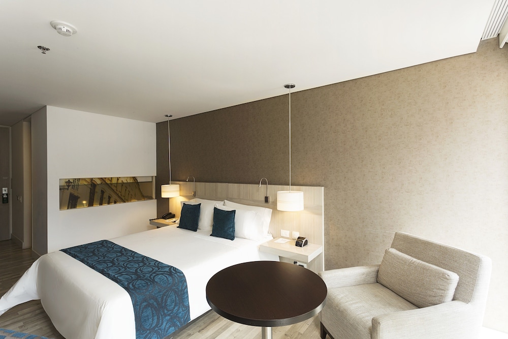 Hotel Bh Bicentenario 20/51