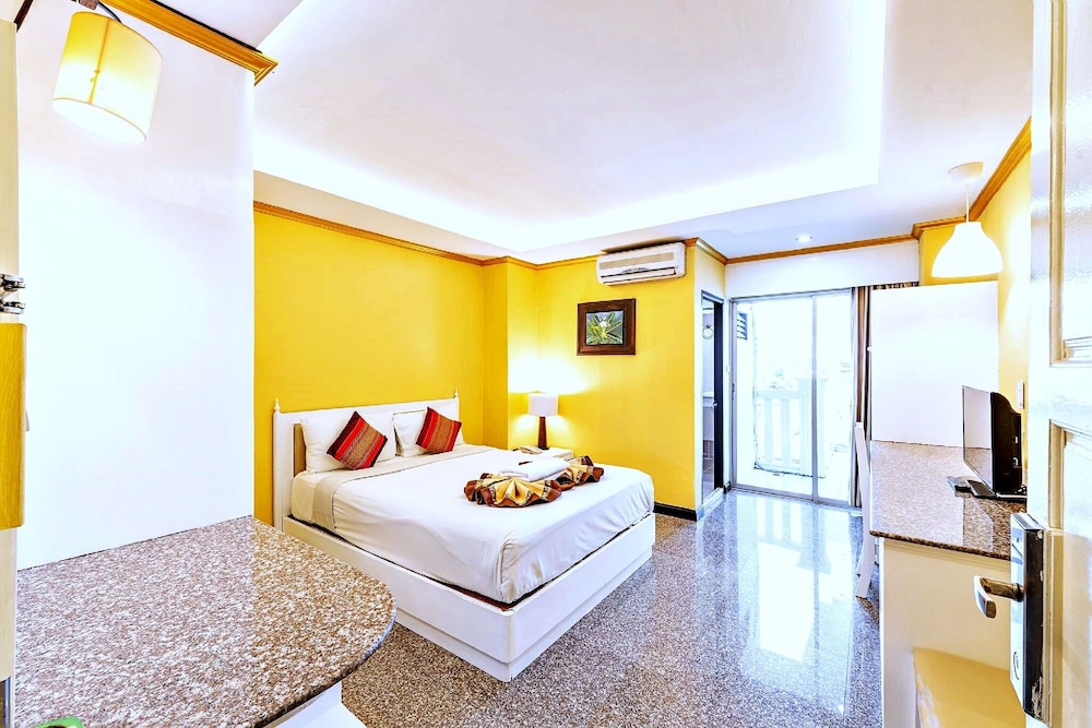 DELUXE, DOUBLE BED