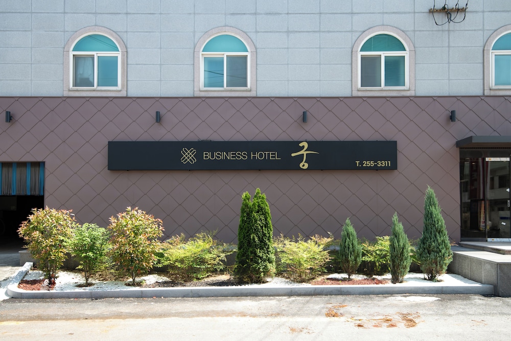 Gung Tourist Hotel 3/52