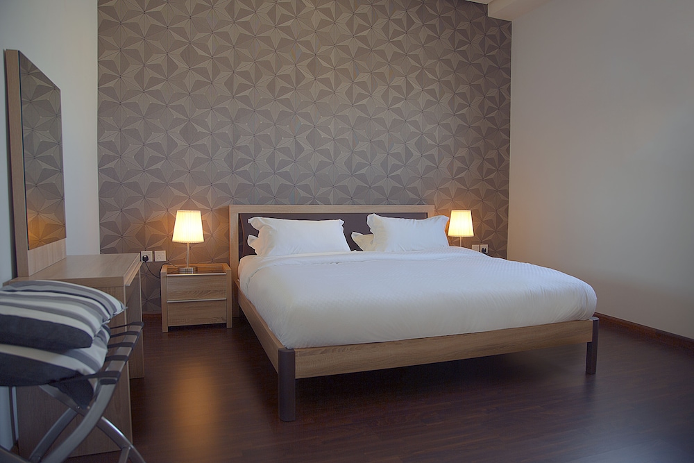 1 BEDROOM, APARTMENT