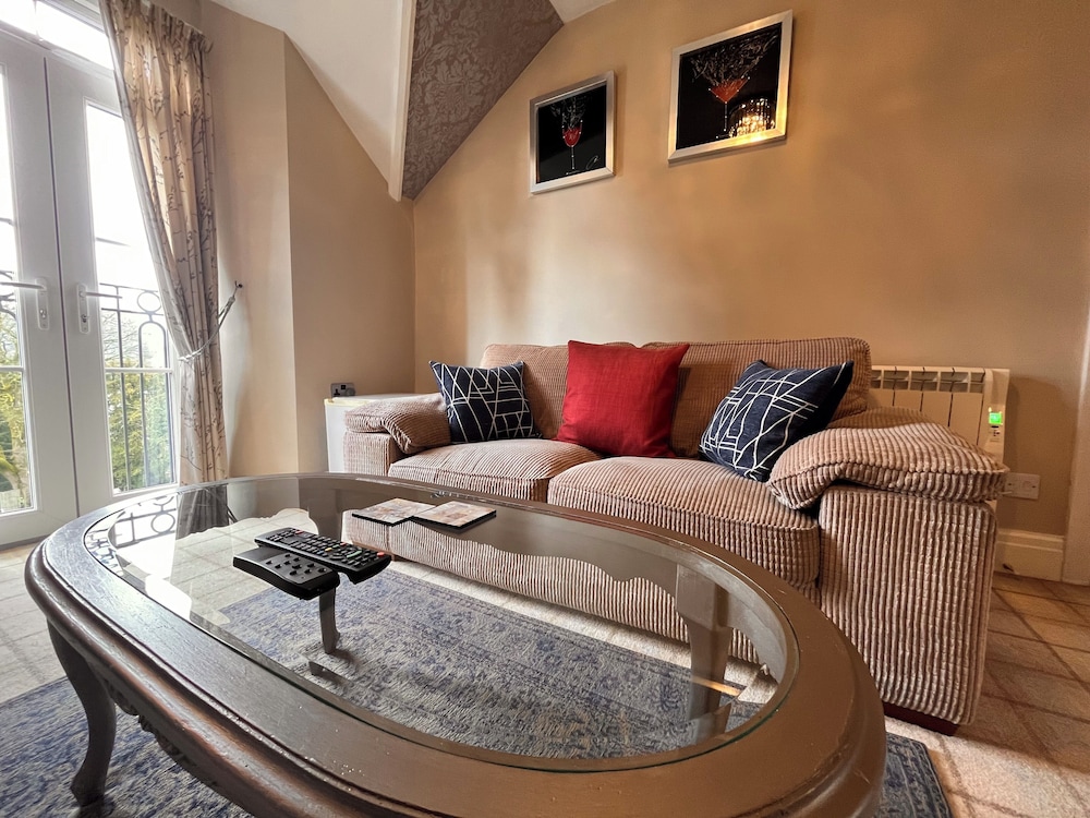 Bowness Bay Suites 25/31
