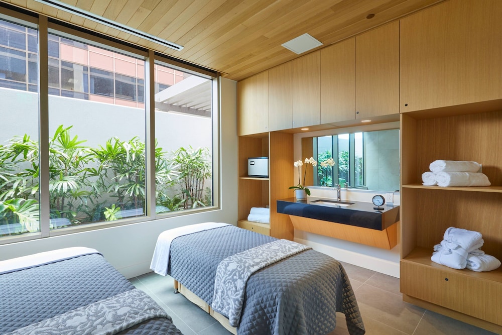 Renaissance Honolulu Hotel & Spa 41/67