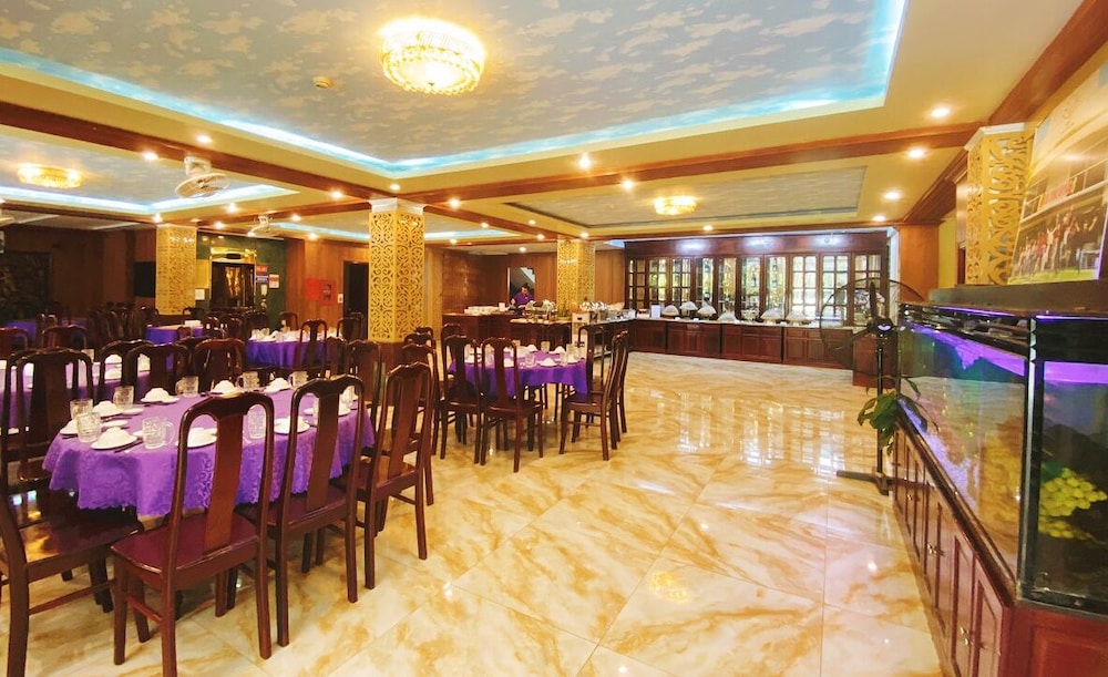 restaurant cafeteria