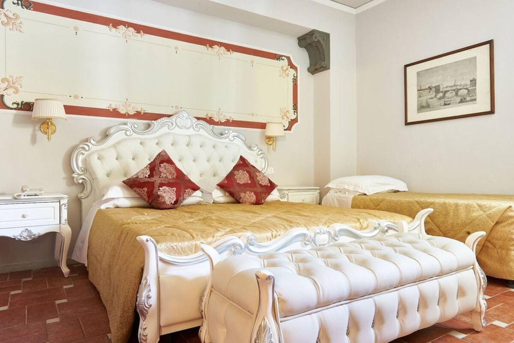 Room, Queen Bed, Garden Area، Villa Royal 3/5