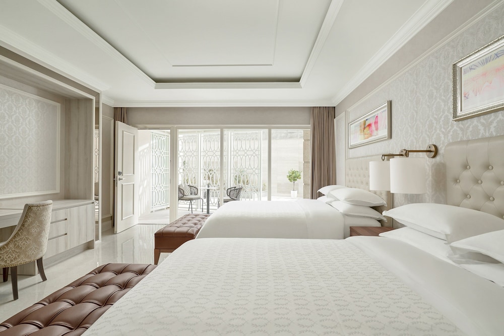 Sheraton Grand Danang Beach Resort and Spa 3/47
