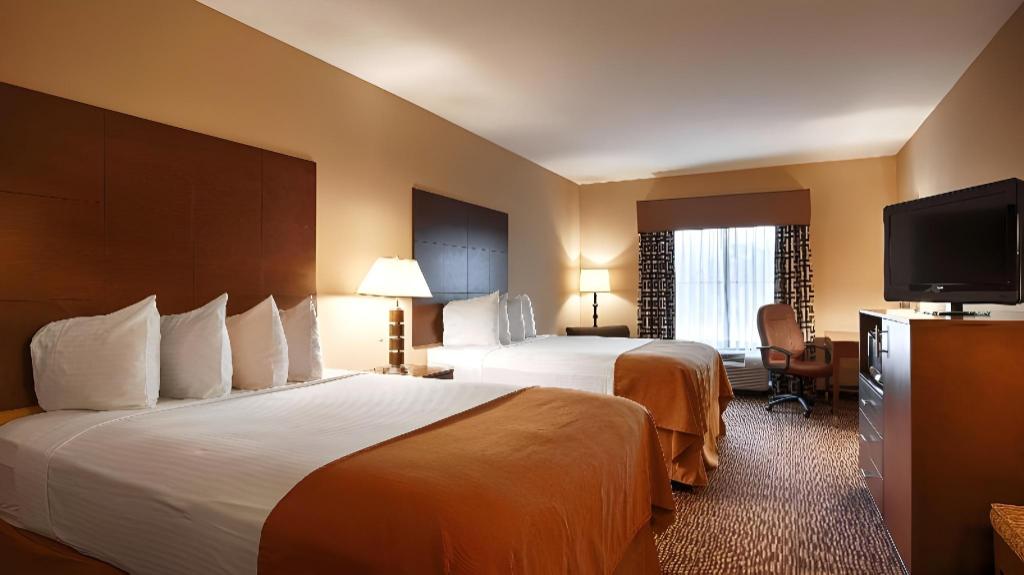 غرفة بسريرين كوين بحوض استحمام لذوي الإعاقة، Best Western St Francisville Hotel 4/5
