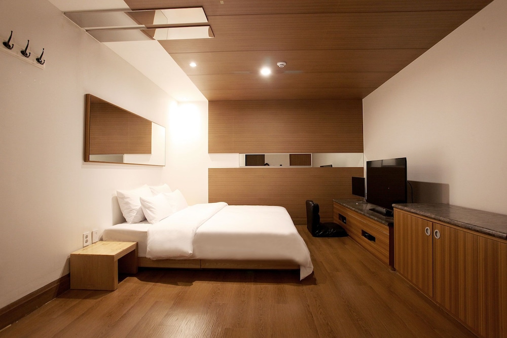 The Ace Hotel 16/71