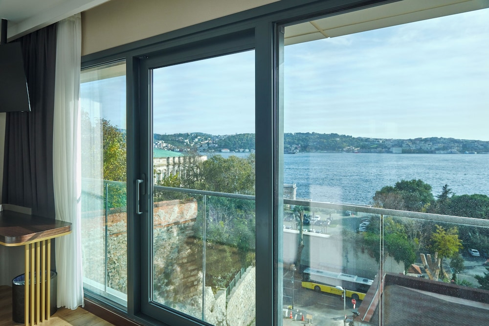 Ciragan Hotel Bosphorus Istanbul 5/68