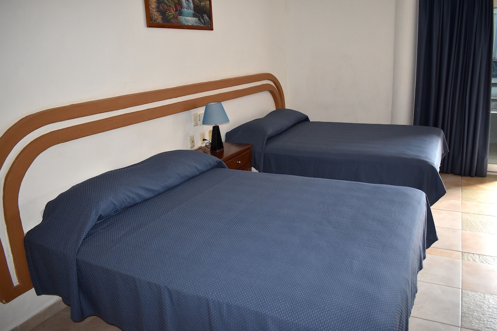 Hotel Plaza Almendros, Isla Mujeres 8/39