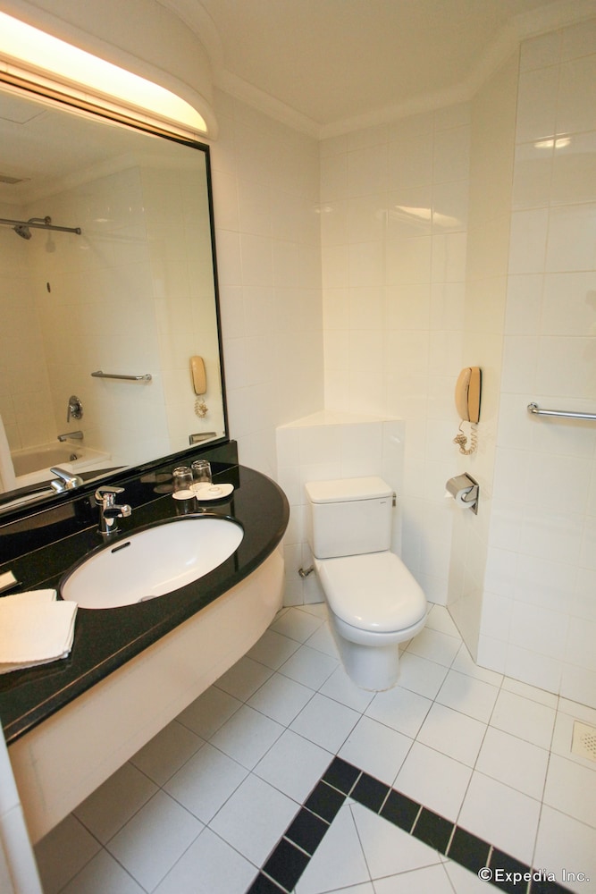York Hotel Singapore 50/50