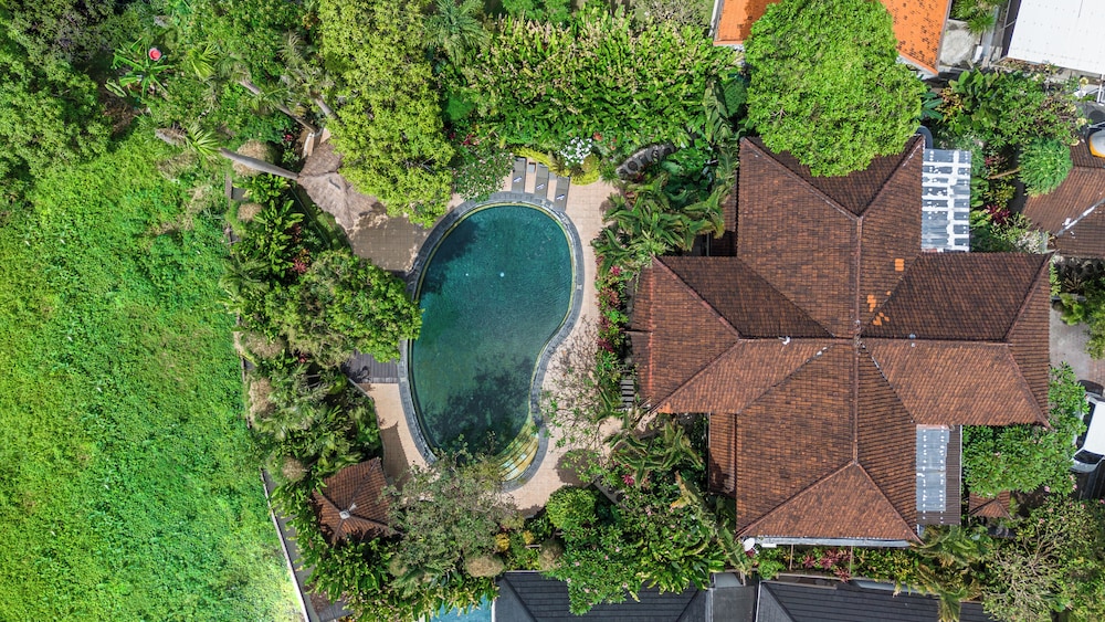 The Jessica Estate 37/50