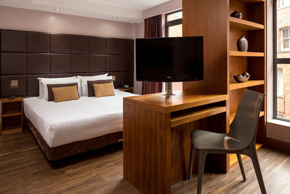 Room at Roomzzz Leeds City Centre, LEEDS - UK