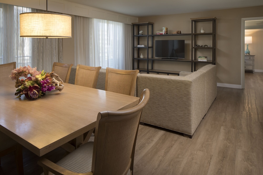 Edgewater Beach Hotel 47/64