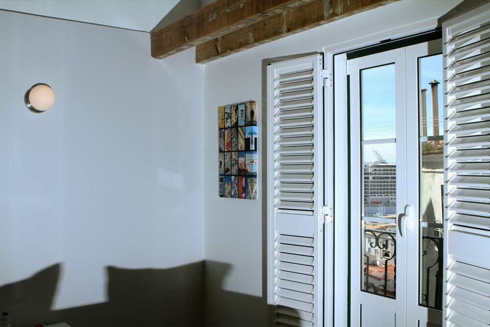 Alfama Right Point 37/55