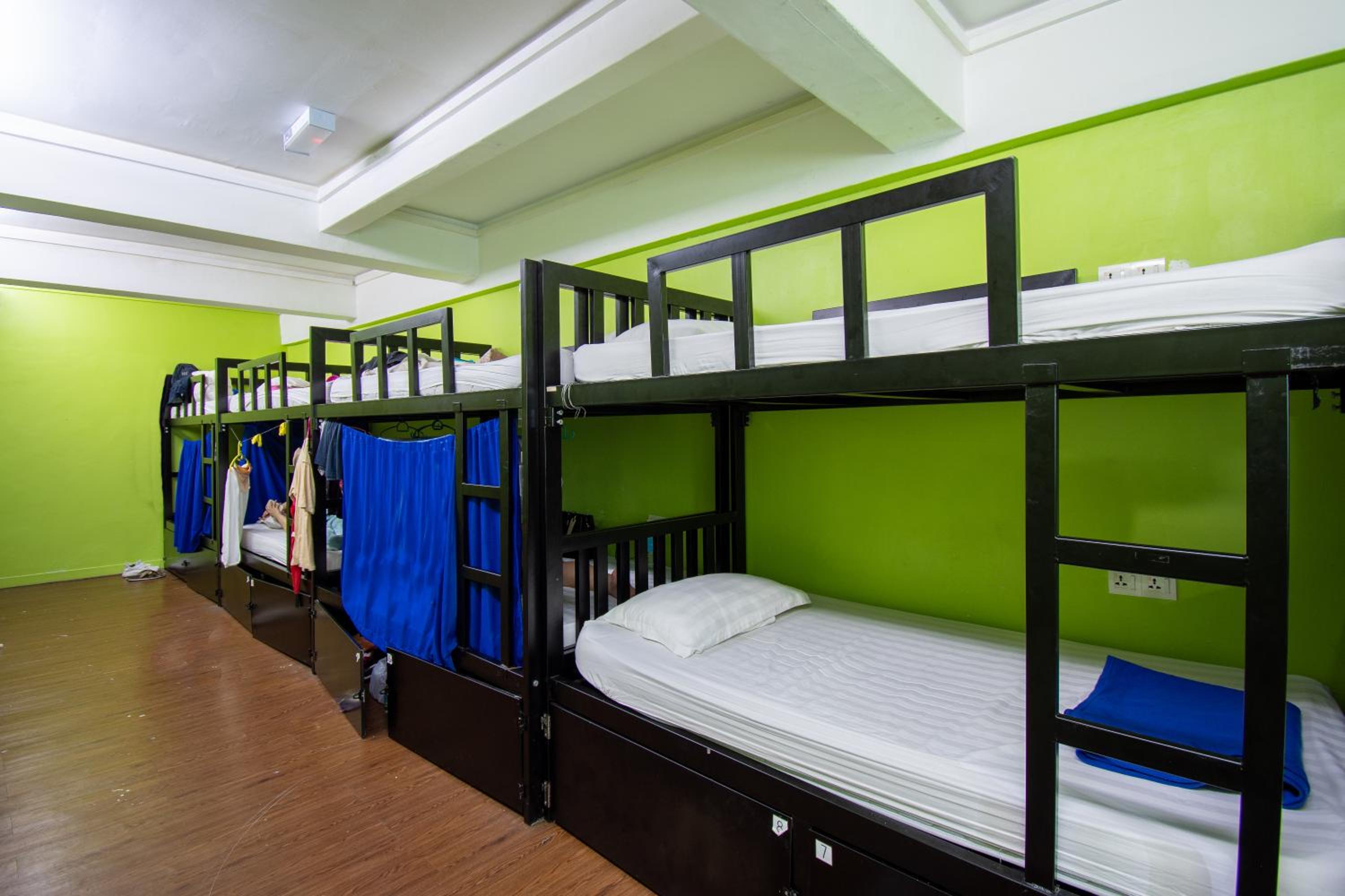 Female Dorm, Female Only