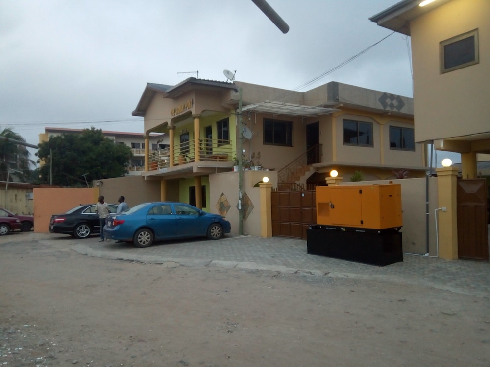 Feehi's Place Hostel 32/38