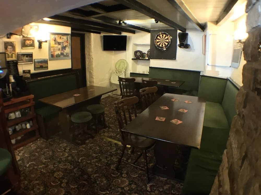 The Fox & Hounds Inn 19/35